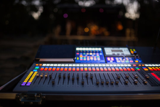 Audio mixer board
