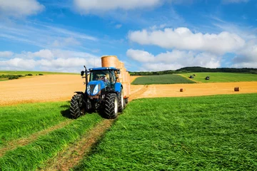 Foto op Plexiglas tracteur et ses meules de paille © Image'in