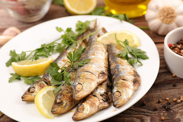 Fototapeta na wymiar grilled fish with lemon