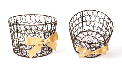 Obraz premium Wicker basket with silk bow for gifts
