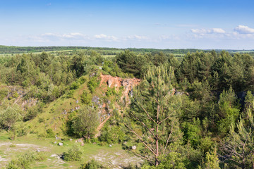 Fototapeta na wymiar Widok na kamieniołom na Jurze Krakowsko-Częstochowskiej