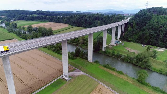Anflug Autobahnbr&uuml;cke