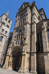 Naklejka premium Liebfrauenkirche in Trier mit blauem Himmel