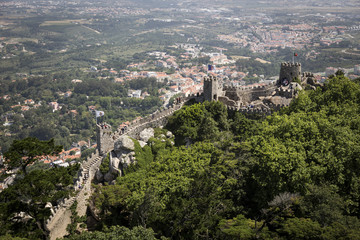 Obraz premium Stone wall in the town of Sintra.