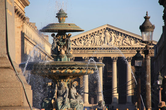 Fontaine des Mers place de la Concorde &agrave; Paris, France