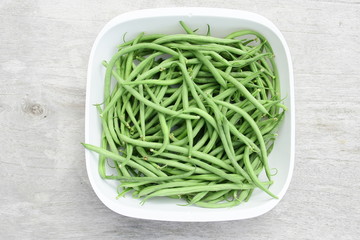 récolte d'haricots verts du jardin bio,en été