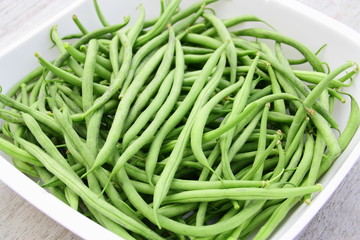 récolte d'haricots verts du jardin bio,en été