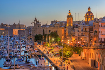 View to Grand Harbor from Birgu city in Malta at sunrise
 - obrazy, fototapety, plakaty