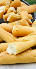 tas de baguettes rassies,recyclage pour animaux