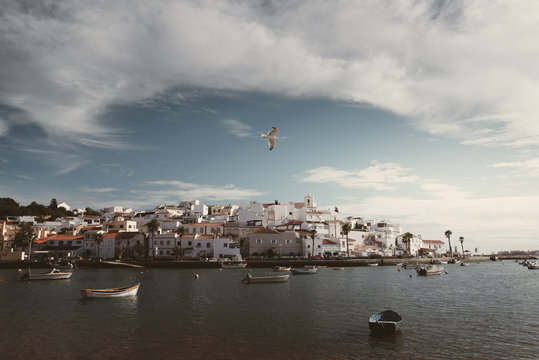 Der Hafen von Ferragudo, Portugal