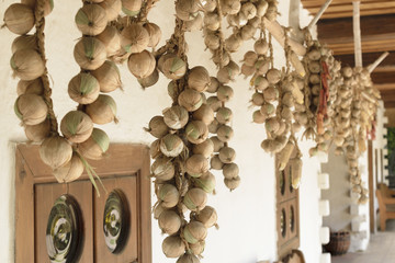 An ancient way to dry onions