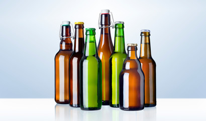 diverse Bierflaschen