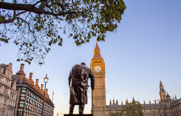 Churchill watching London - obrazy, fototapety, plakaty