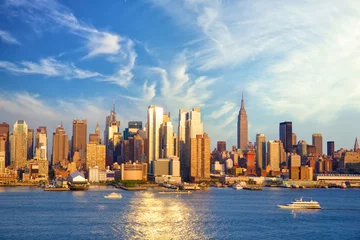 Foto op Plexiglas New York City Midtown Manhattan skyline before sunset over Hudson River © Oleksandr Dibrova