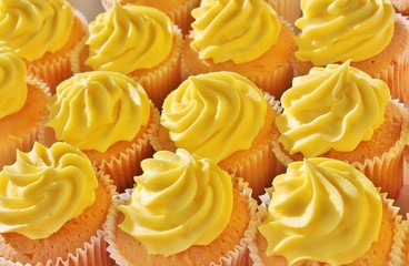 cupcakes yellow frosting icing 