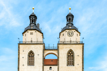 Fototapeta na wymiar Stadtkirche Sankt Marien vom Marktplatz, Wittenberg