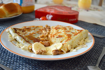 Crêpe chocolat amande banane et crêpe confiture d'abricot
