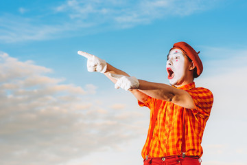 Mime shows pantomime against the blue sky
