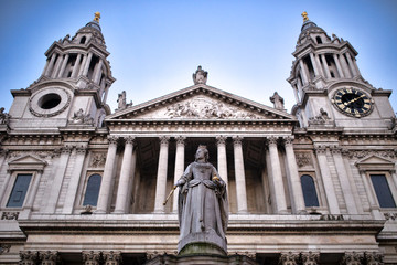 Fototapeta na wymiar St-Paul's cathedral, London