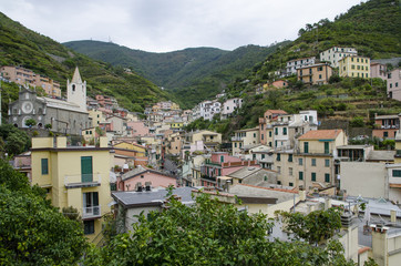 Fototapeta na wymiar Riomaggiore Mountains