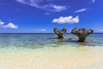 Fototapeta premium 古宇利島のハートロック