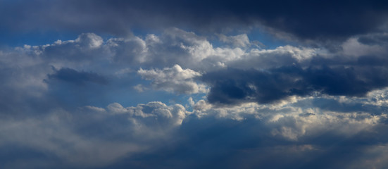 Obraz premium Dramatic sky with white clouds.