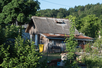 Obraz premium Vue d'une vieille maison traditionnelle près des lacs de Plitvice en Croatie