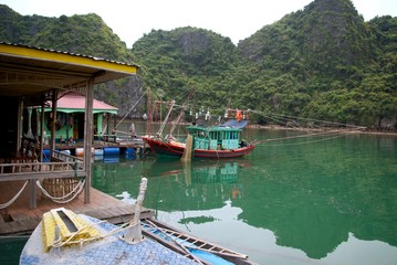 Fototapeta na wymiar baie halong