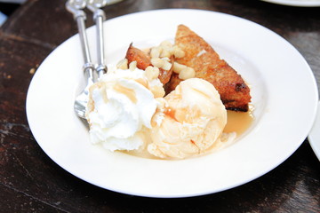 ice cream and honey toast