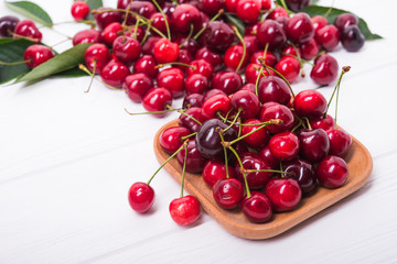 Obraz na płótnie Canvas fresh red cherry fruit