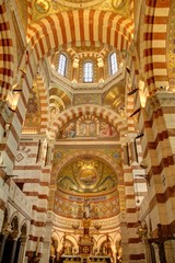 Fototapeta na wymiar église en carreaux de mosaiques