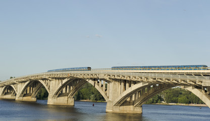 Fototapeta na wymiar The bridge of the metro across the river
