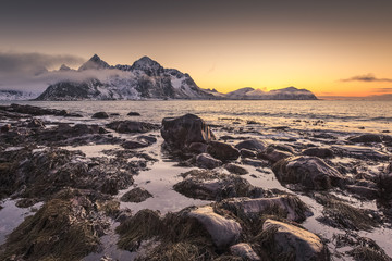 coucher de soleil dans un fjord, Lofoten
