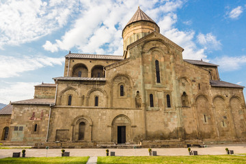 Fototapeta na wymiar Svetitskhoveli Cathedral in historic town Mtskheta in Georgia