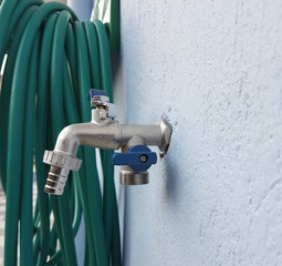 tap hose wall