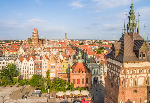 Fototapeta Gdańsk - stare miasto z lotu ptaka. Krajobraz Gdańska z widoczną Bazylika Mariacką.
