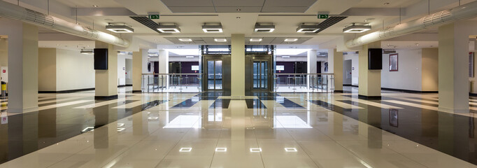 Building with modern stylish hallway © Photographee.eu