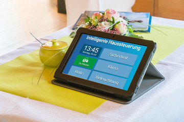 Intelligente Haussteuerung mit Tablet