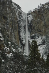Fototapeta na wymiar Bridalveil Falls Yosemite