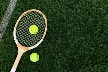 Rolgordijnen retro tennis racket on natural grass with balls. top view with copy space © ronstik