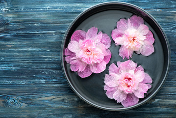 Obraz na płótnie Canvas Spa manicure. Beautiful flowers in a bowl with water