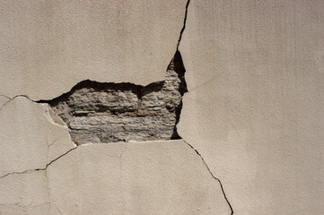 crack in the wall - 164308187