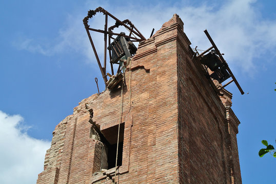 Building destroyed by the earthquake