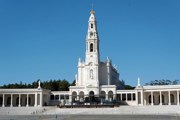 Fototapeta na wymiar Cathedrale de Fatima au Portugal / Fatima cathedral in Portugal