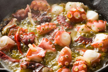 タコのアヒージョ © K