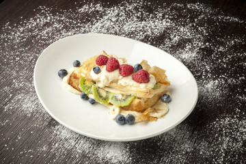 Fruit cake with fresh fruit