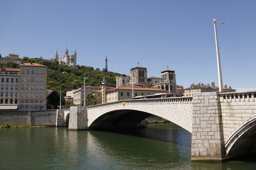 Naklejka premium Pont Bonaparte sur la Saône à Lyon