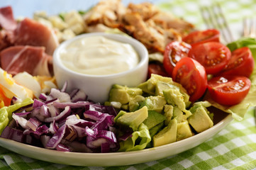 Salad cobb- avocado, tomatoes, bacon, chicken and onion.