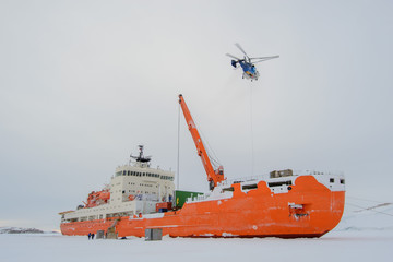 Expedition ship