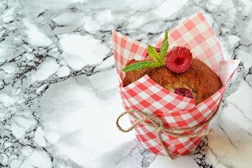 Banana muffins with berries